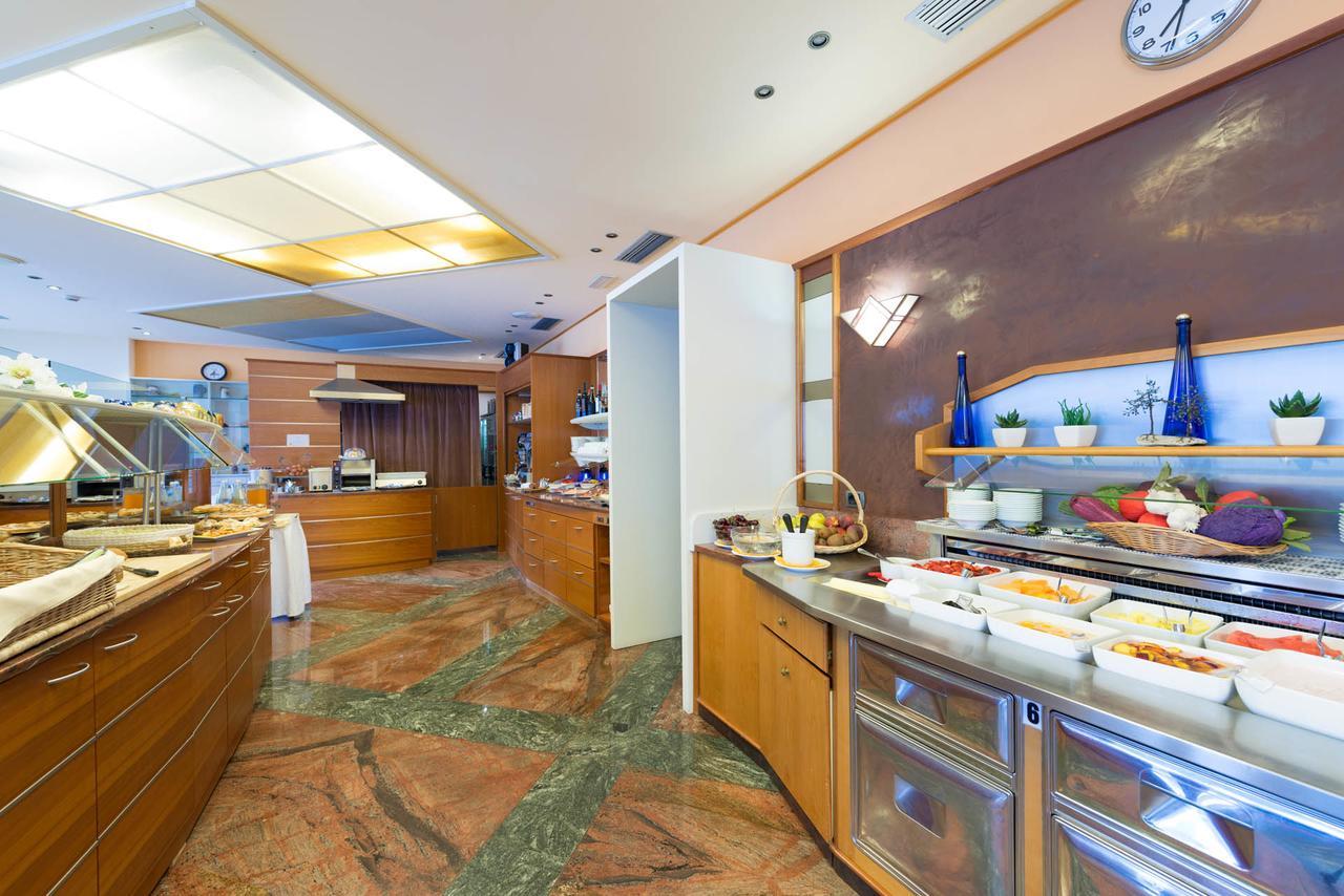 Hotel Venezia Malcesine Luaran gambar