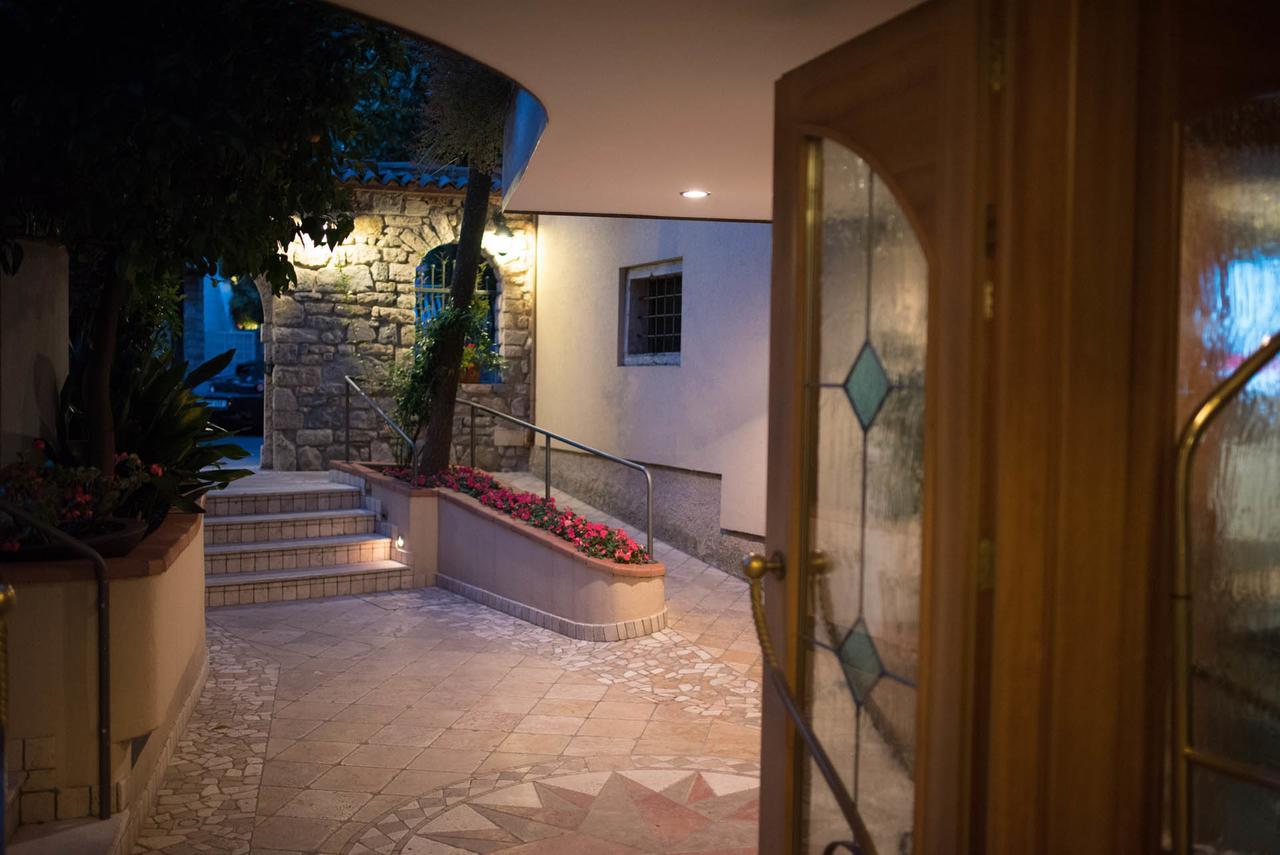 Hotel Venezia Malcesine Luaran gambar